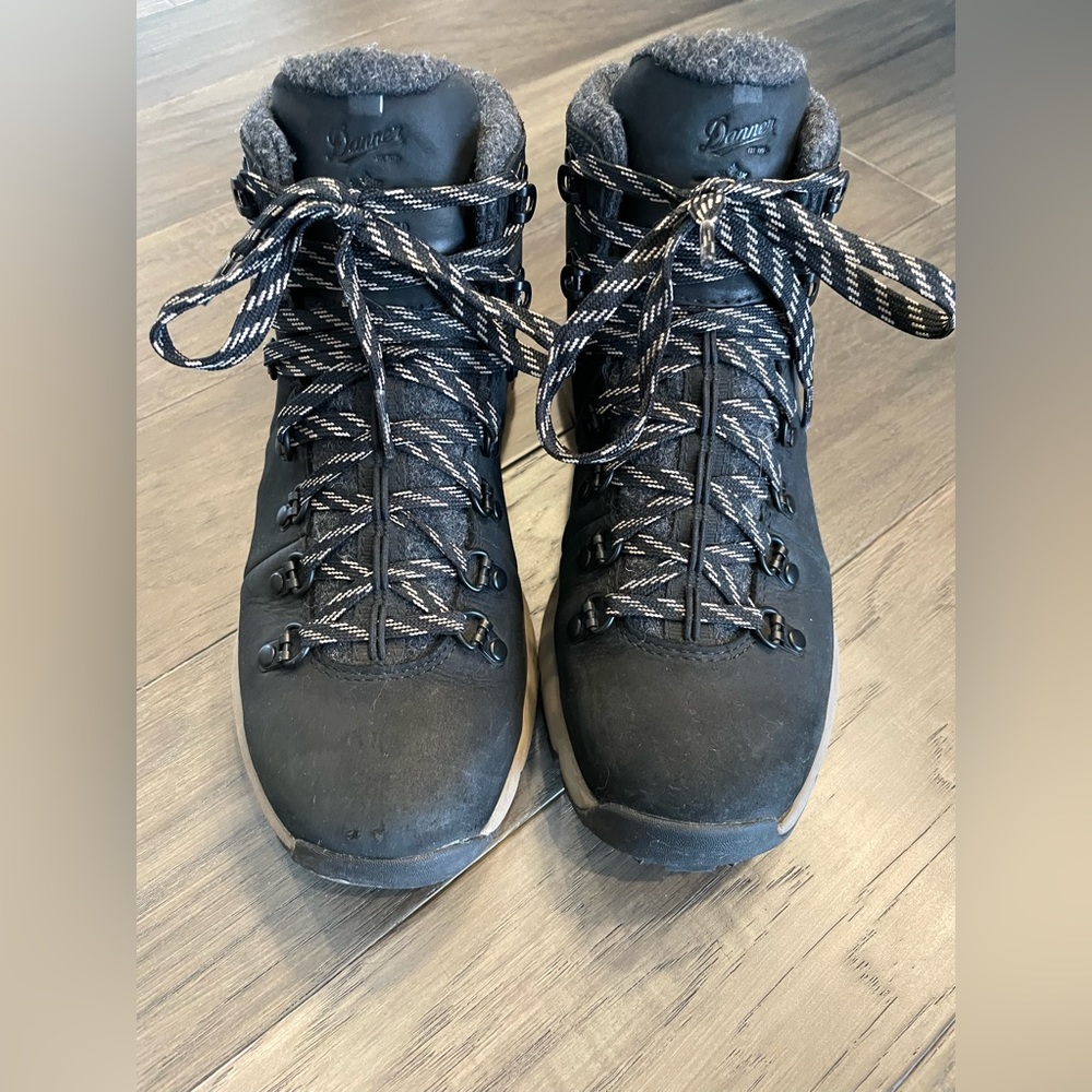 Danner insulated women’s hiking boots